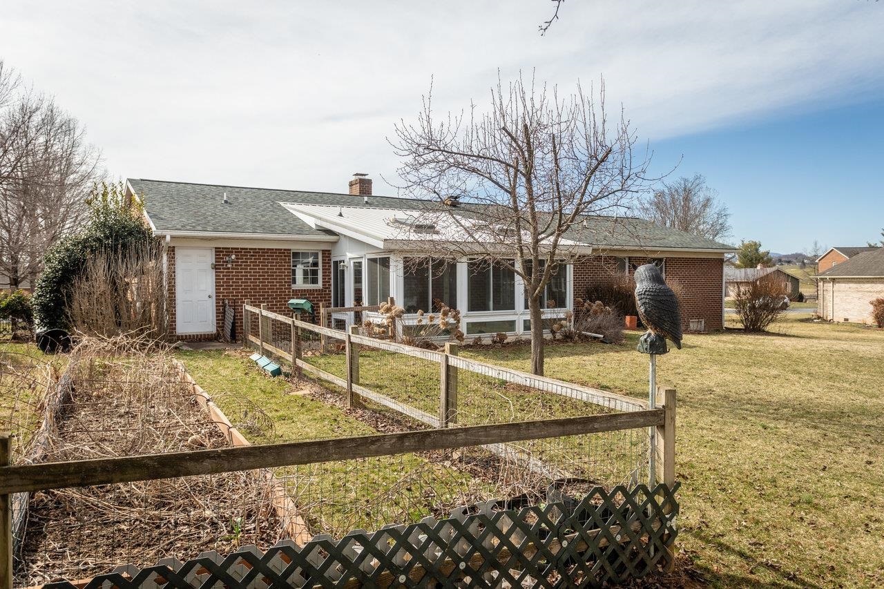 3636 NUTMEG CT