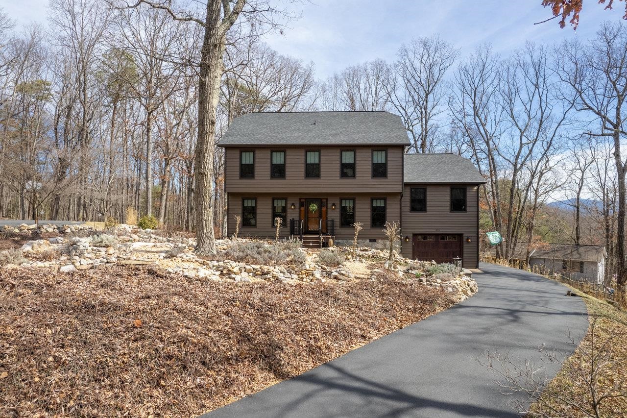 216 PINEY LN