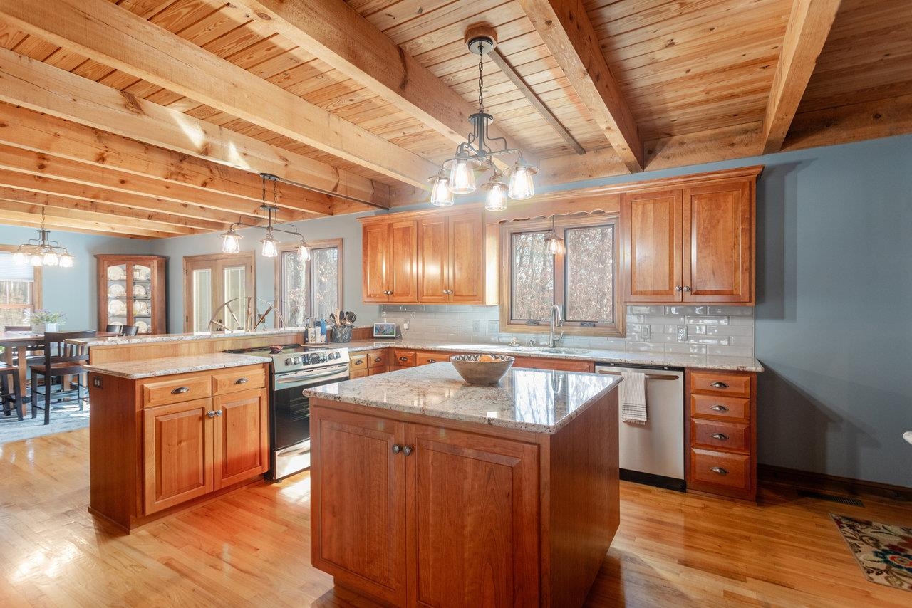 216 PINEY LN