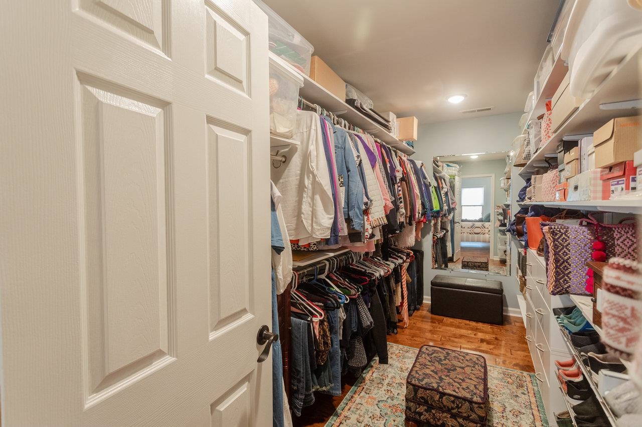 216 PINEY LN