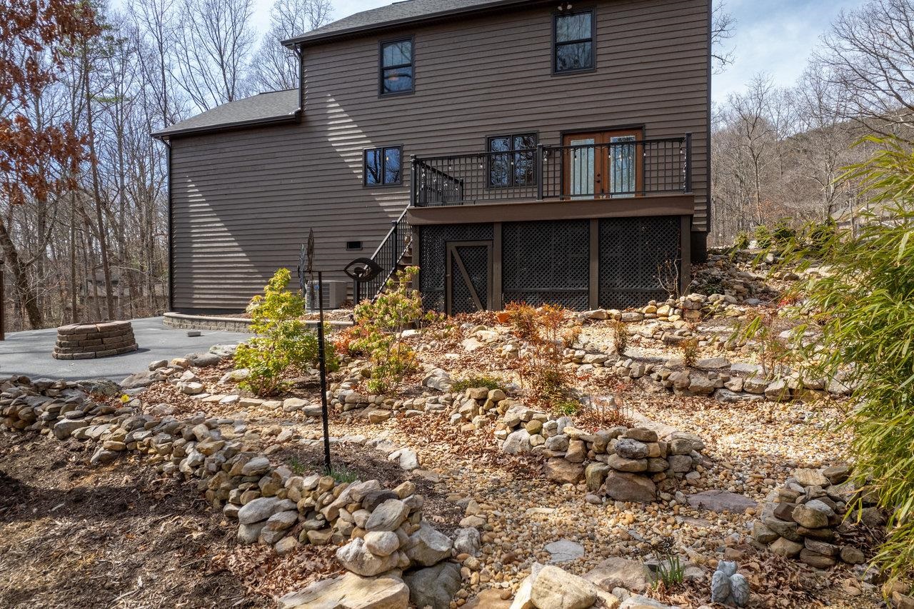 216 PINEY LN