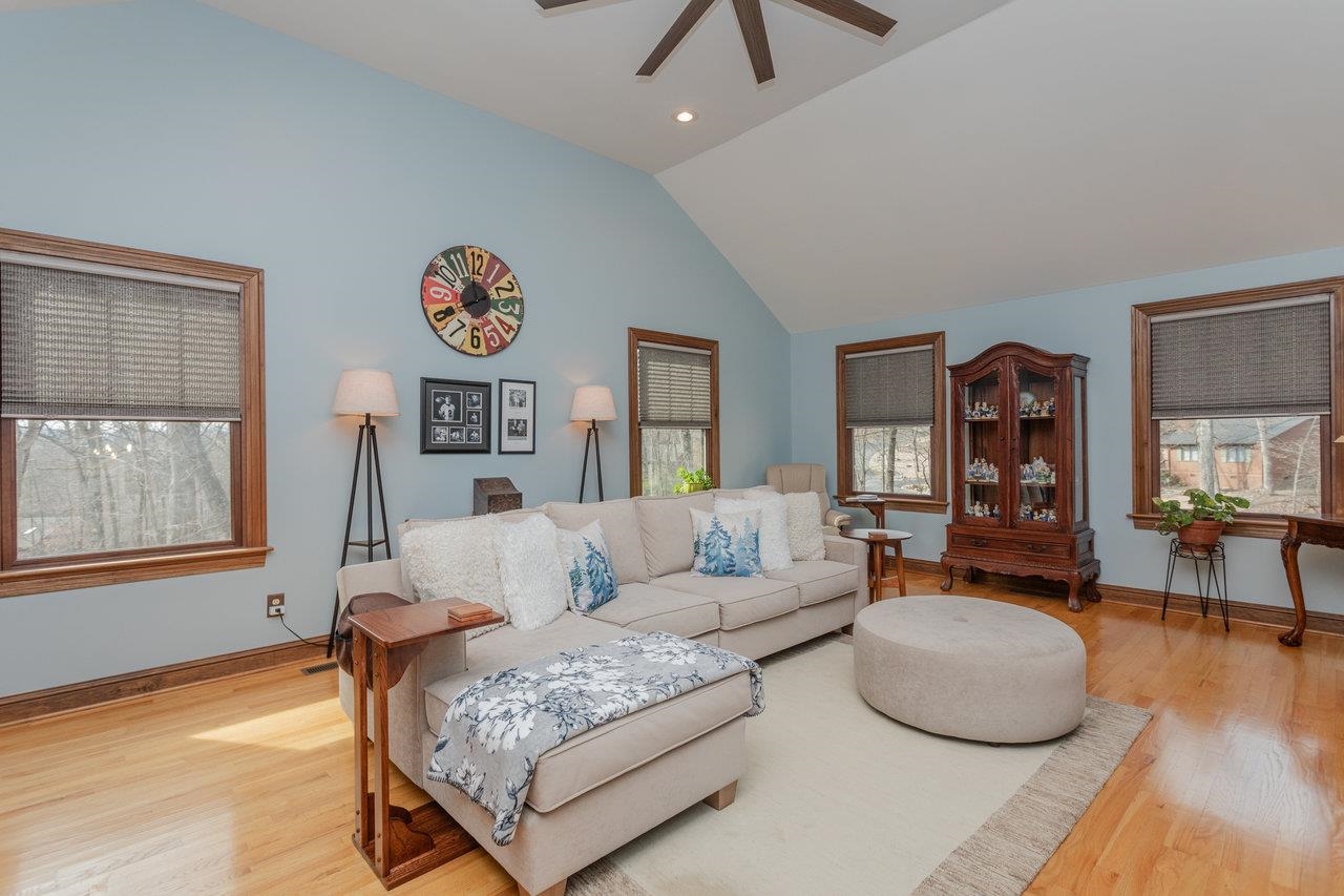 216 PINEY LN