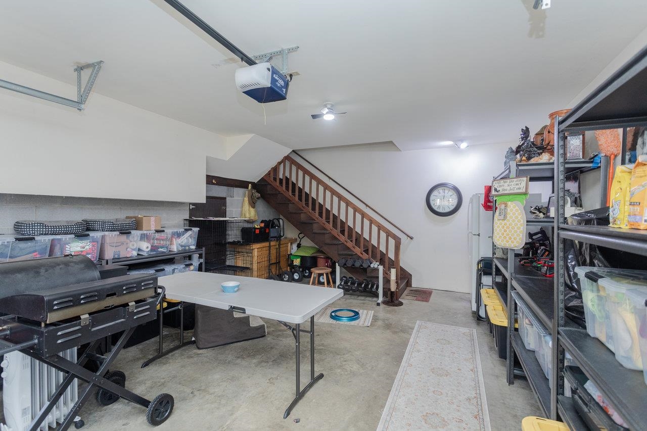 216 PINEY LN