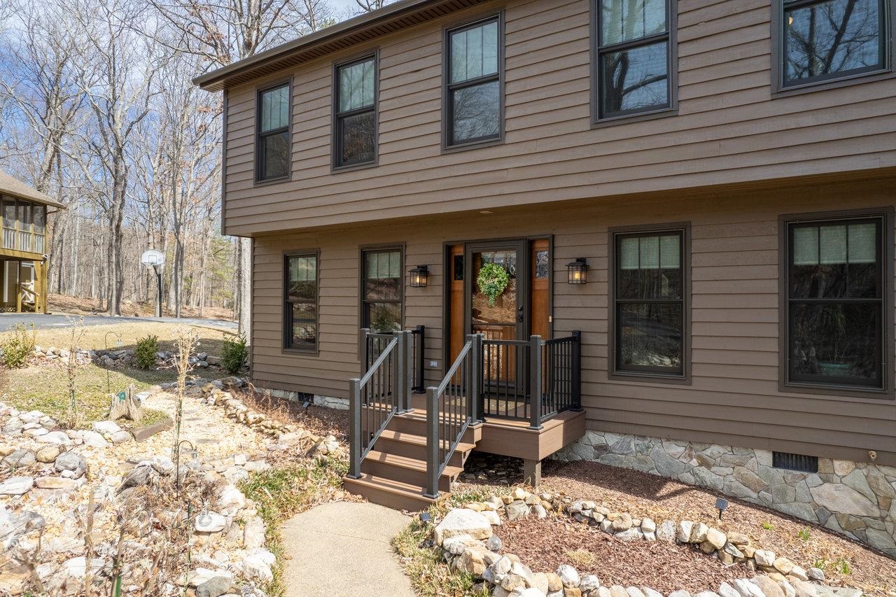 216 PINEY LN