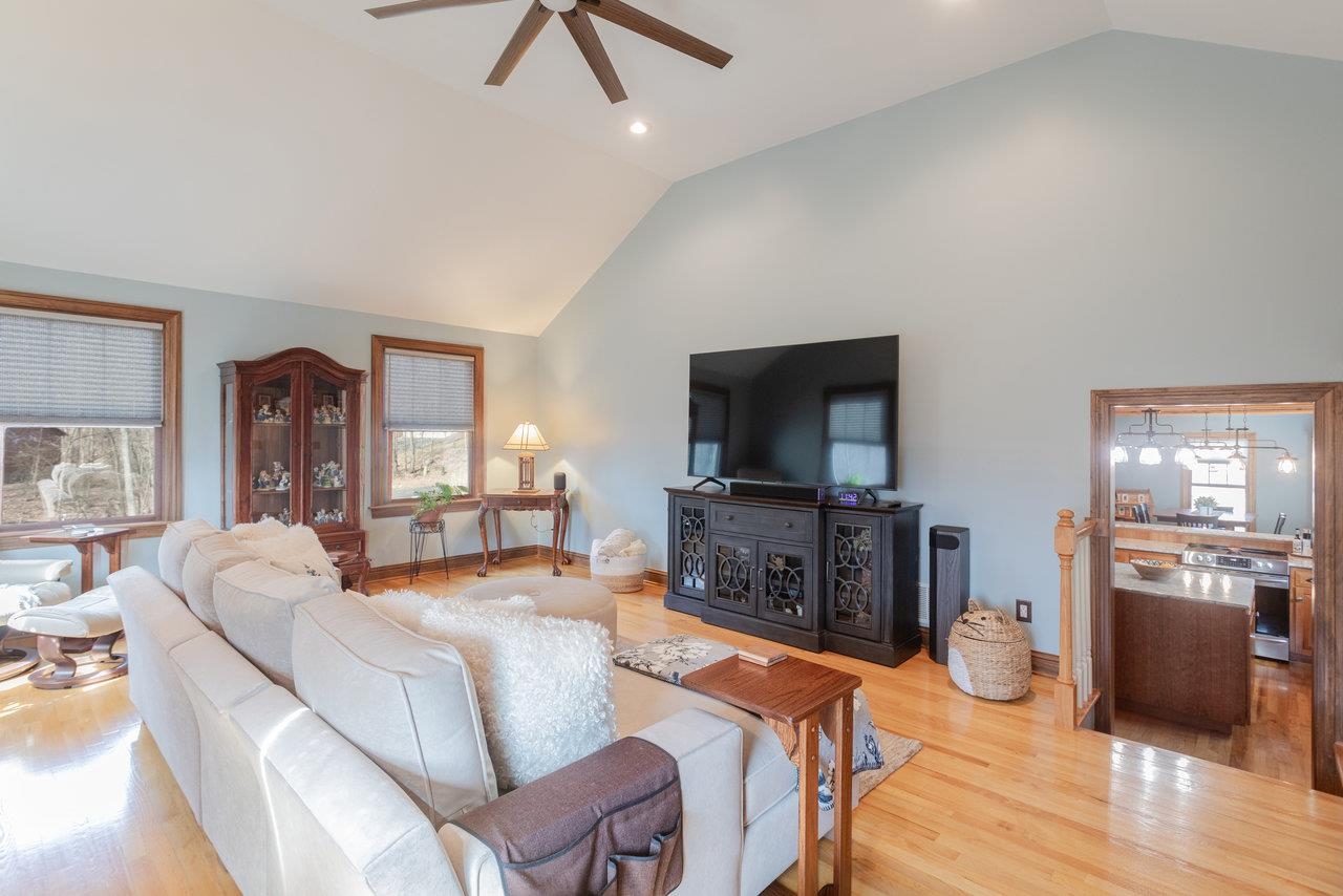 216 PINEY LN