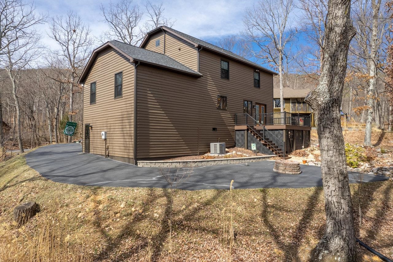 216 PINEY LN