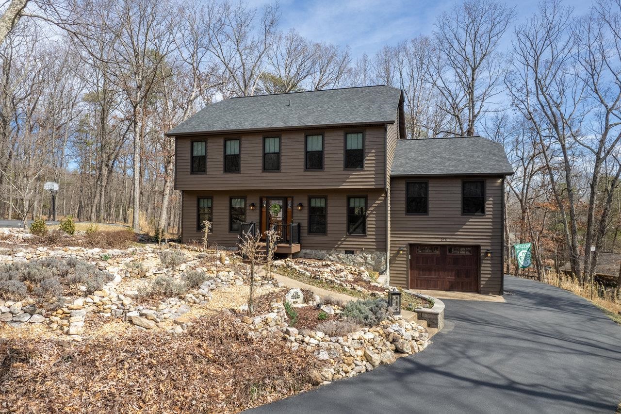 216 PINEY LN