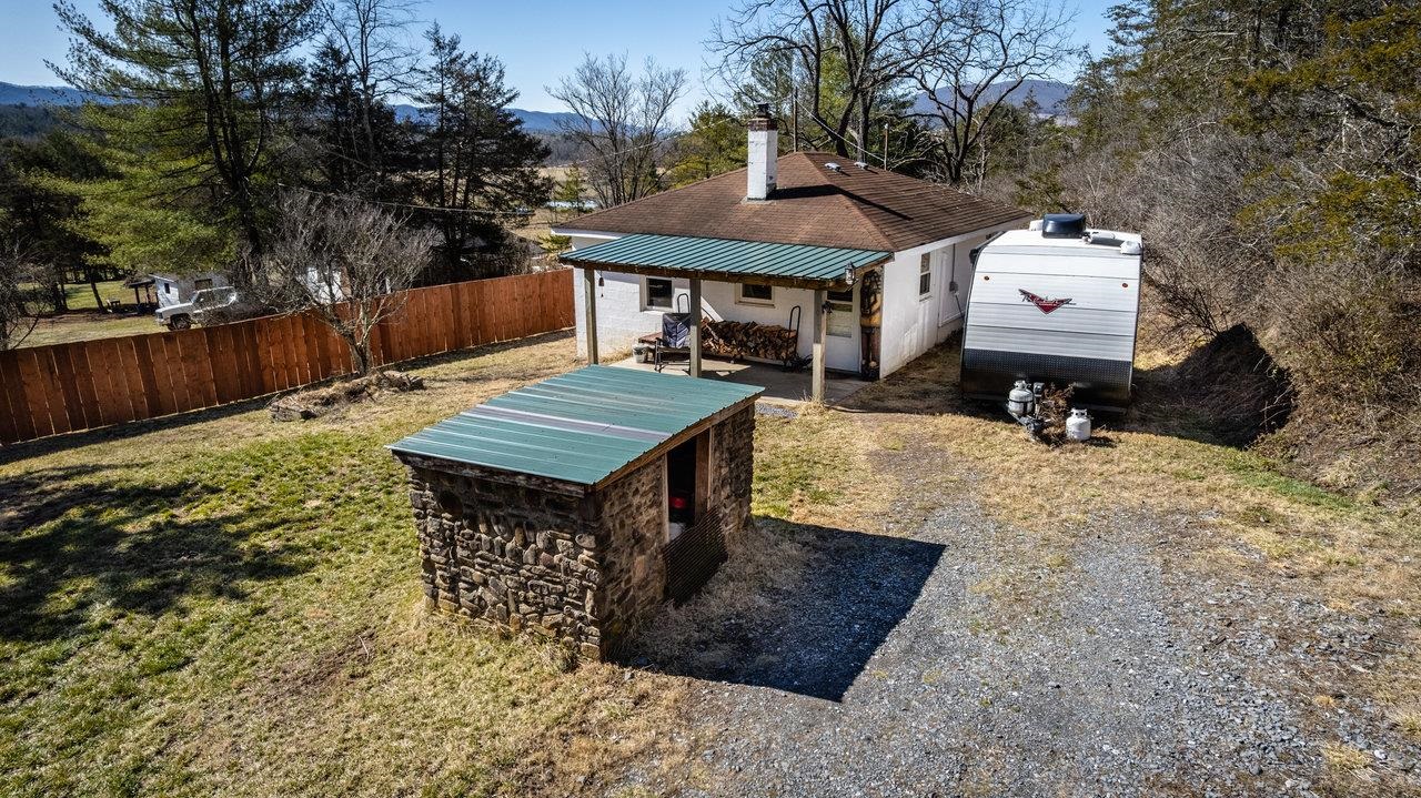 2077 DEERFIELD VALLEY RD