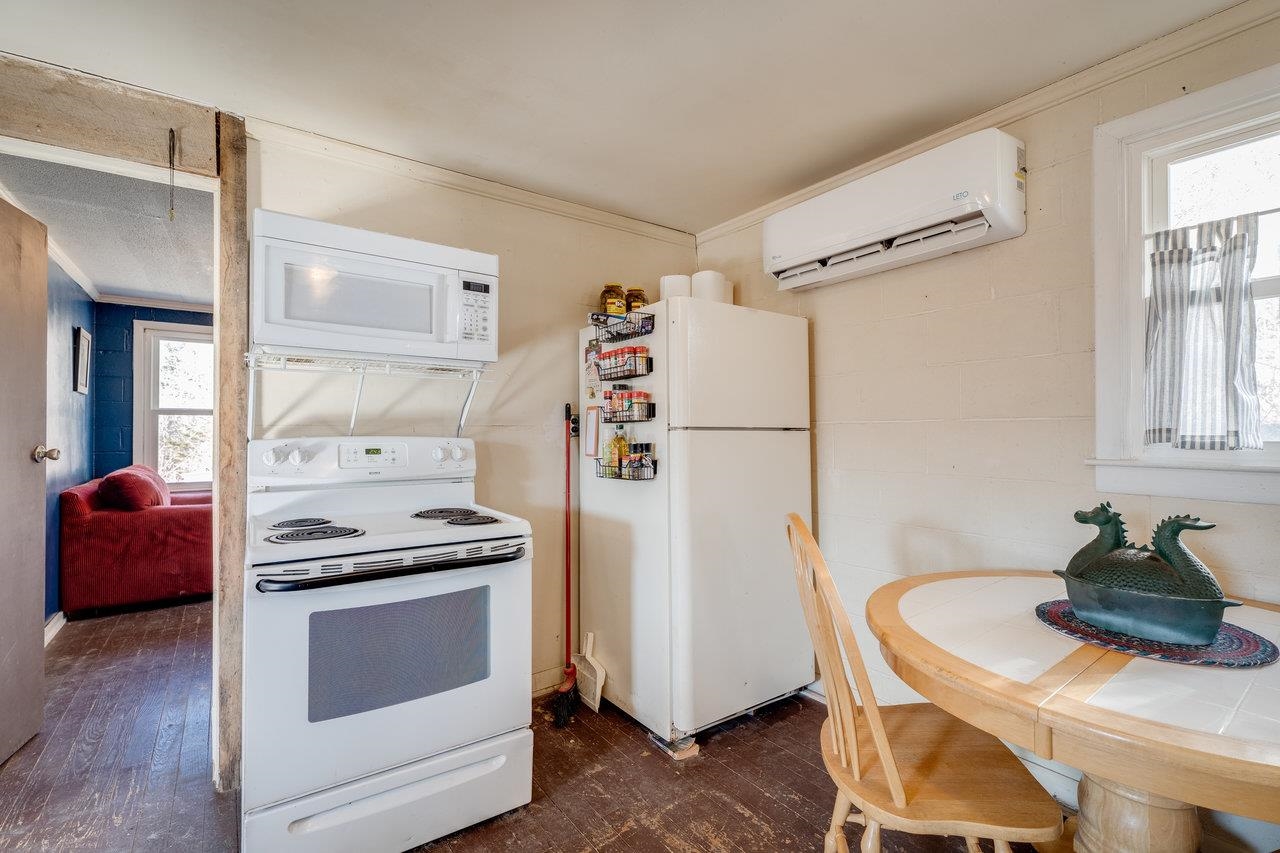 2077 DEERFIELD VALLEY RD