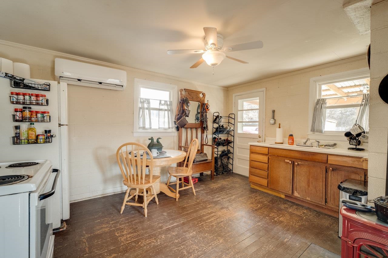 2077 DEERFIELD VALLEY RD