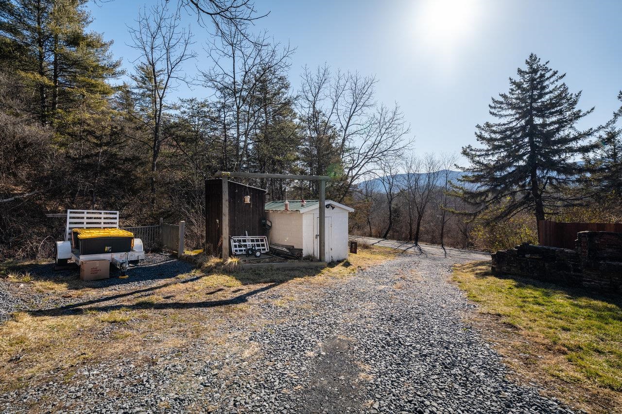 2077 DEERFIELD VALLEY RD