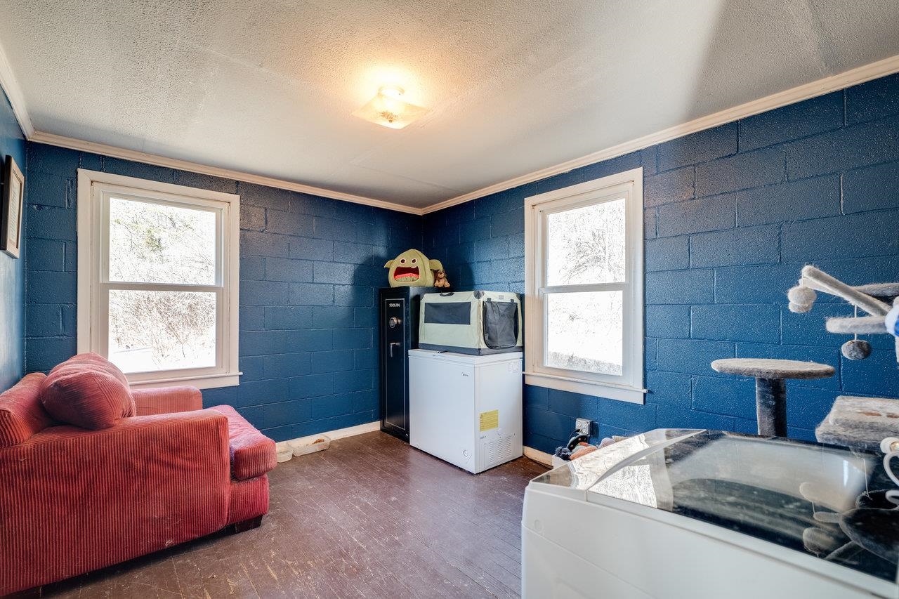 2077 DEERFIELD VALLEY RD