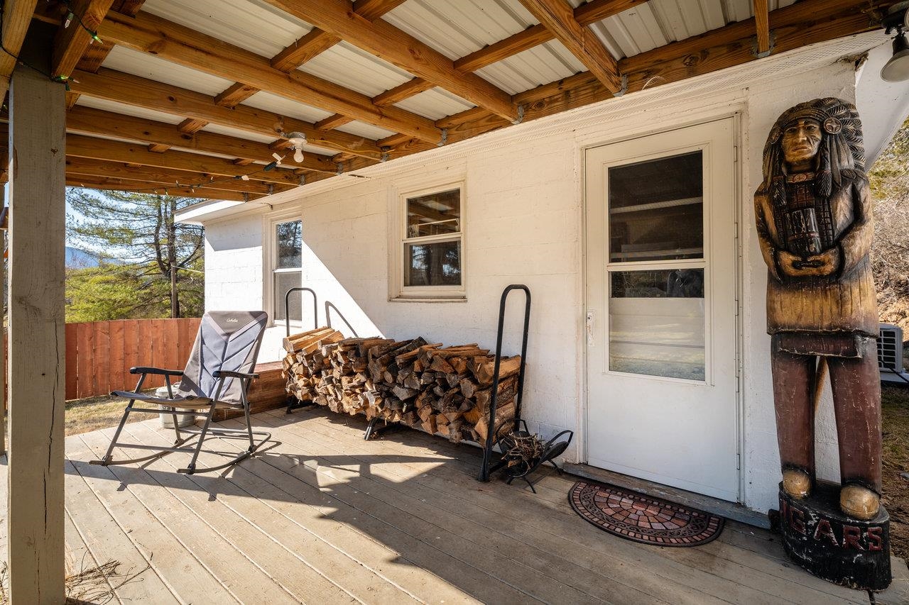 2077 DEERFIELD VALLEY RD