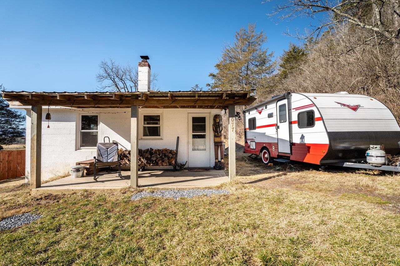 2077 DEERFIELD VALLEY RD