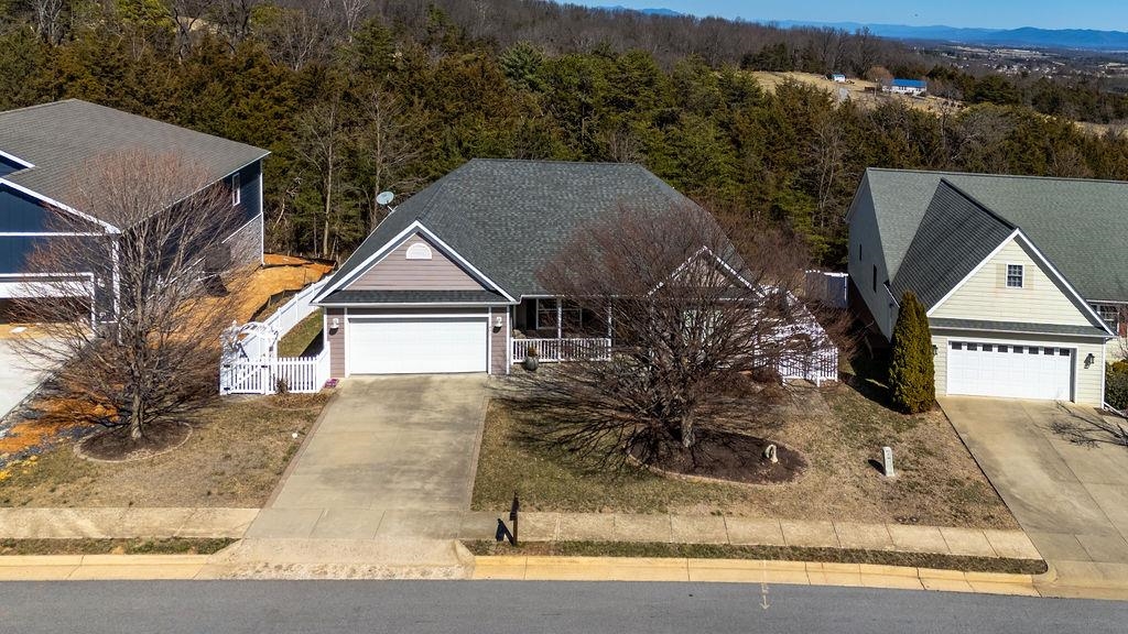 401 STONEWALL JACKSON BLVD