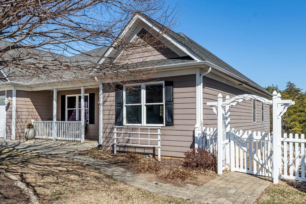 401 STONEWALL JACKSON BLVD