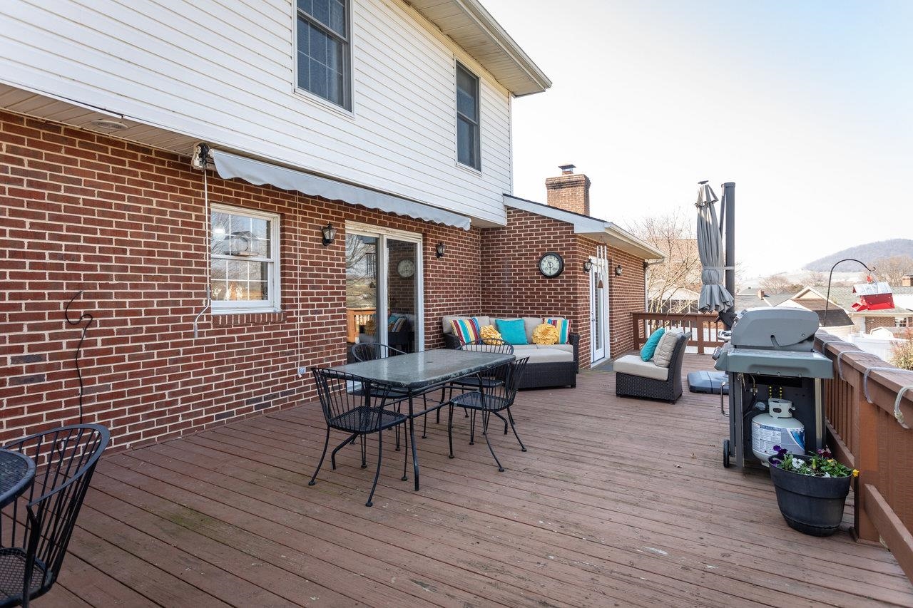 3426 REDBUD LN