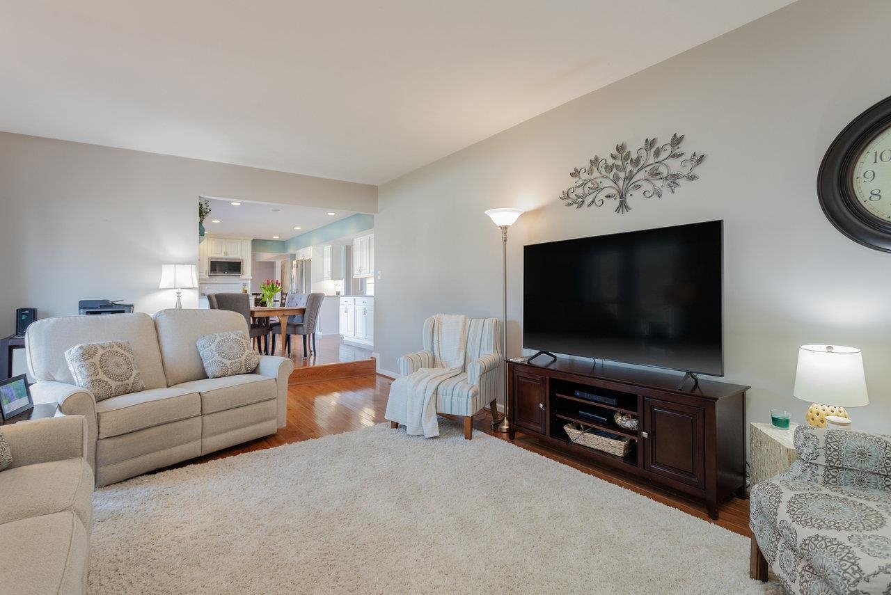 3426 REDBUD LN