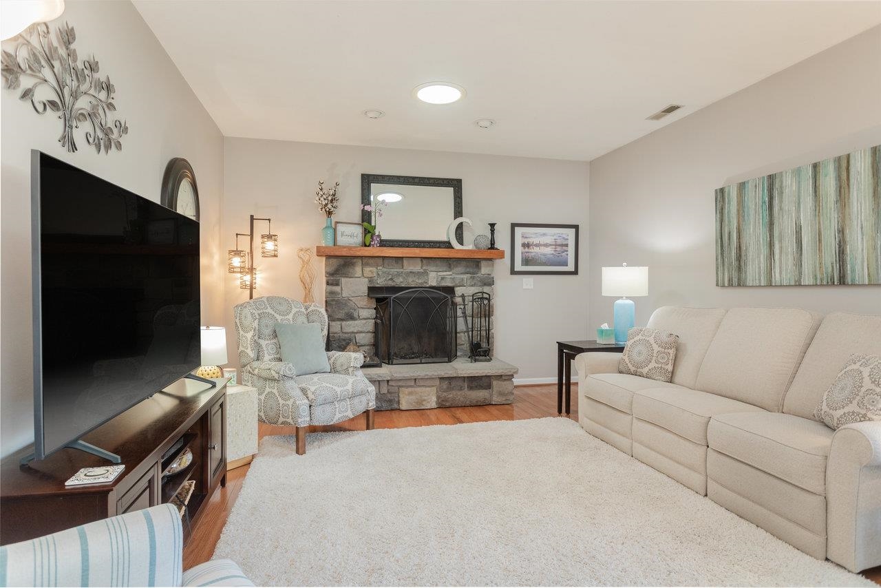 3426 REDBUD LN