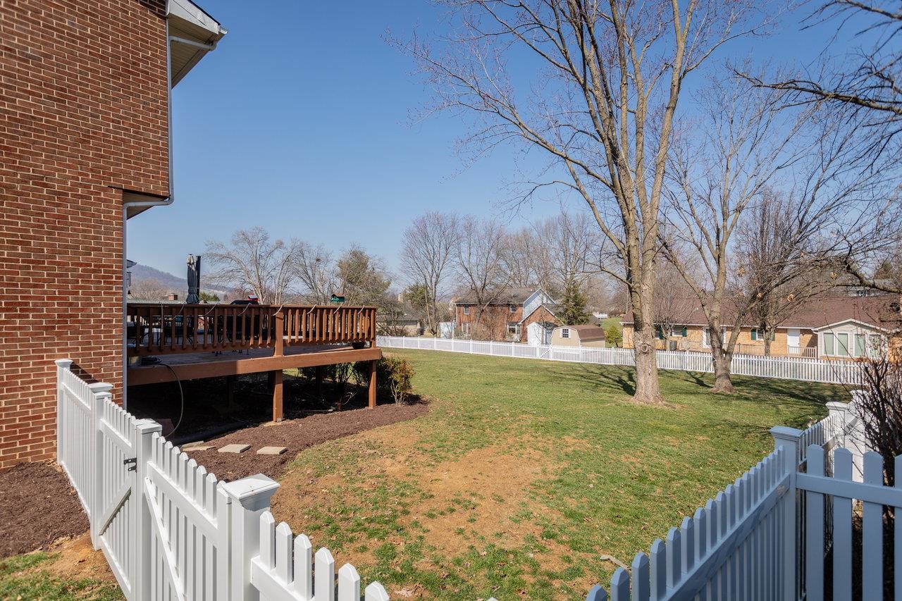3426 REDBUD LN
