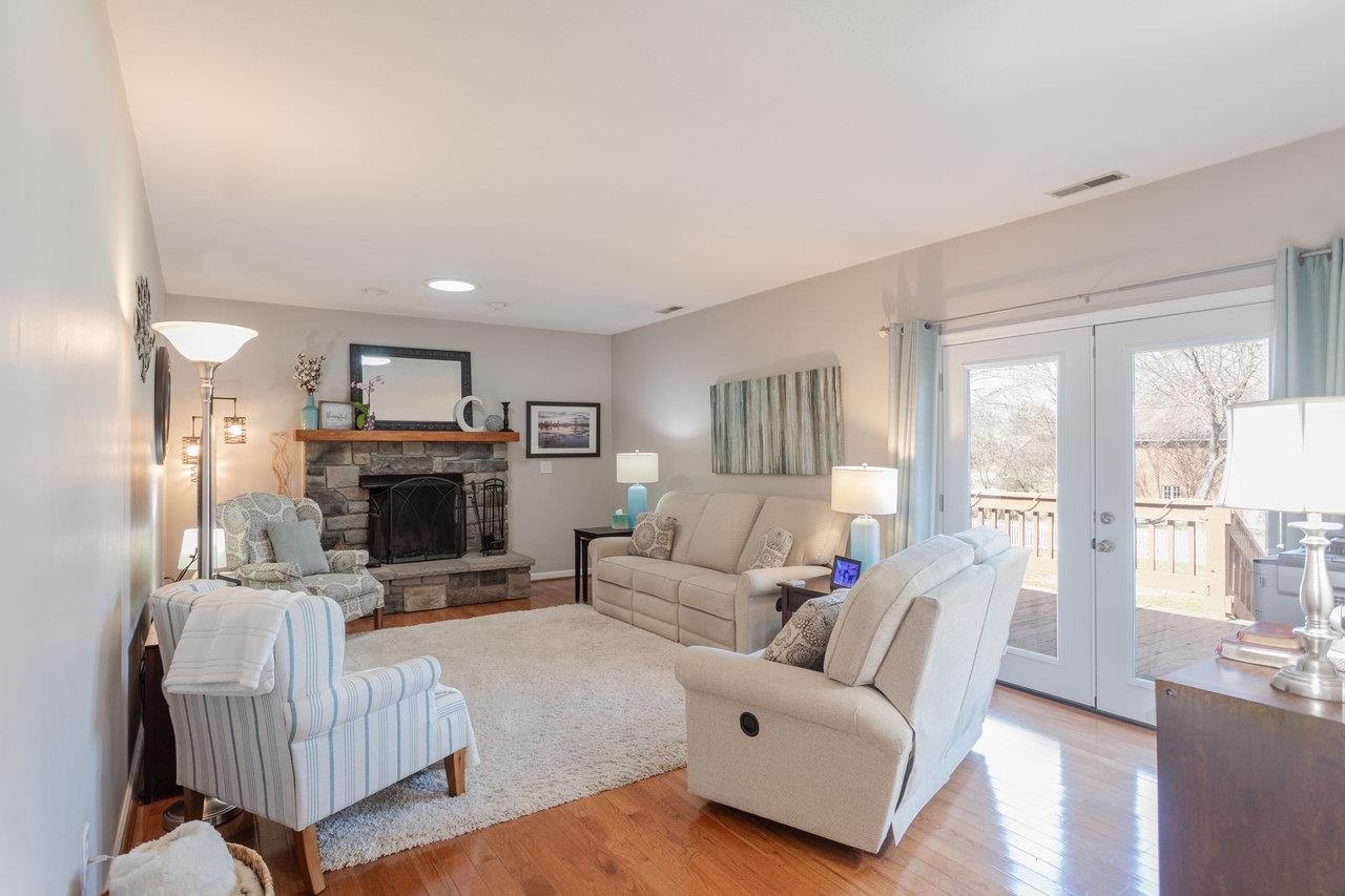 3426 REDBUD LN