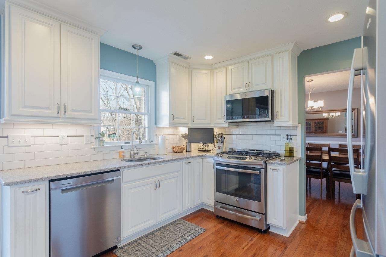 3426 REDBUD LN