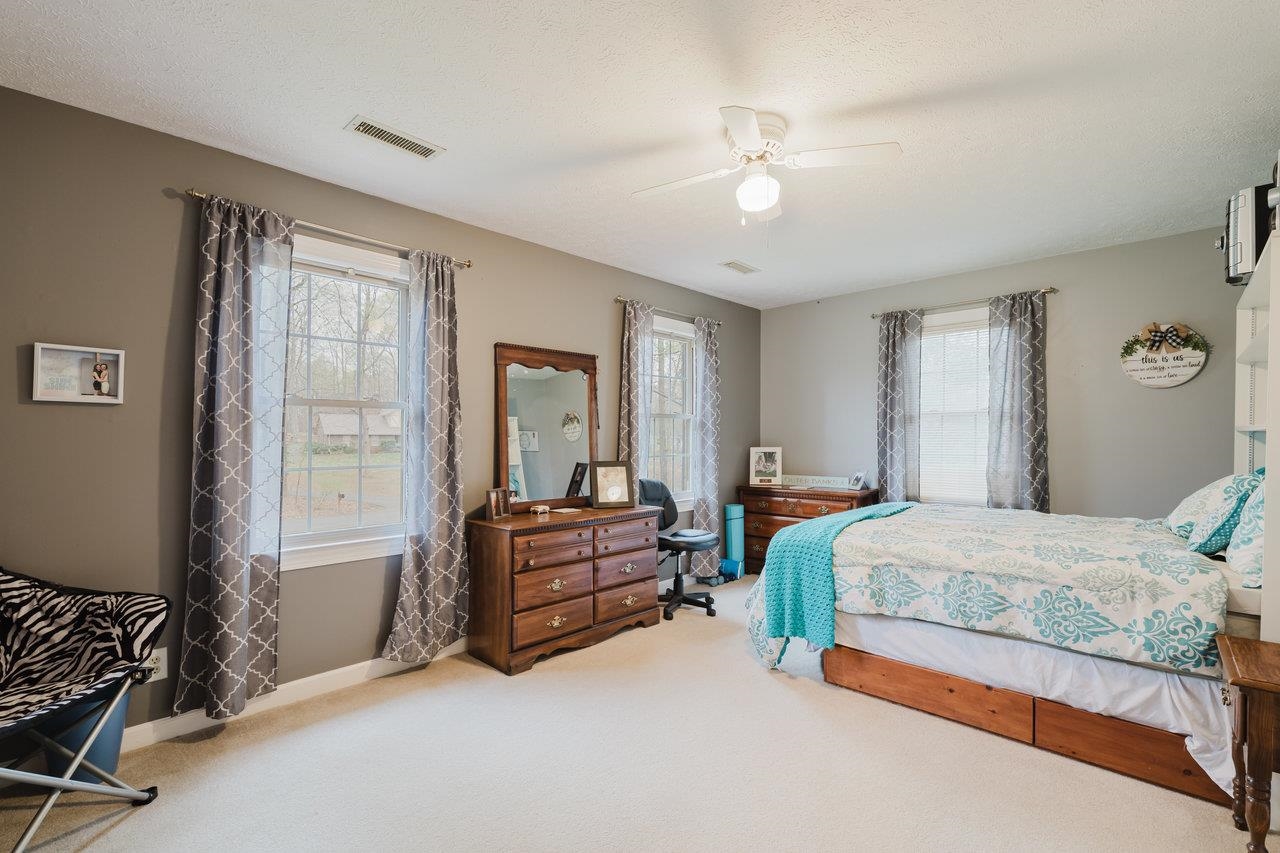 104 HUNTSHIRE PL