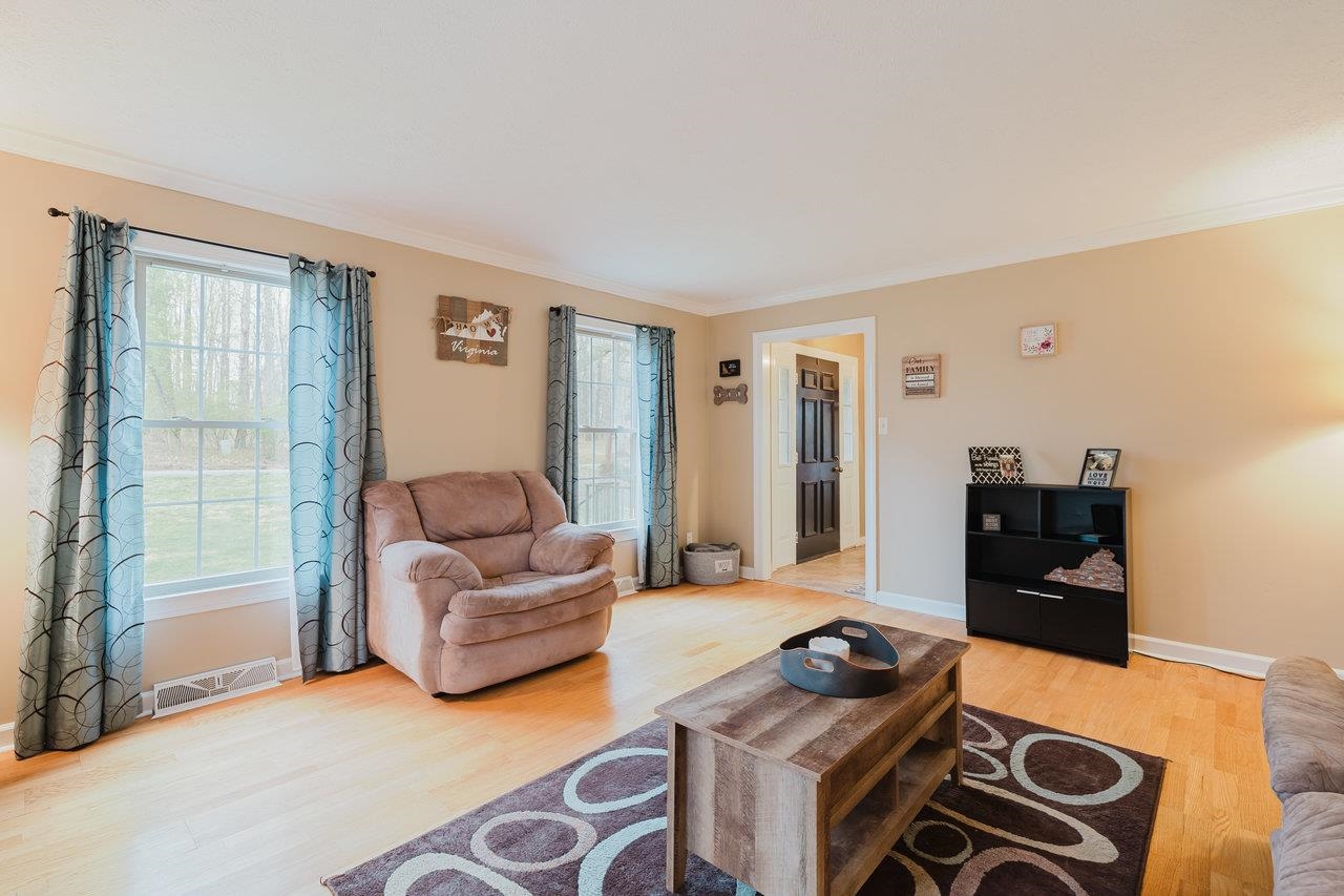 104 HUNTSHIRE PL