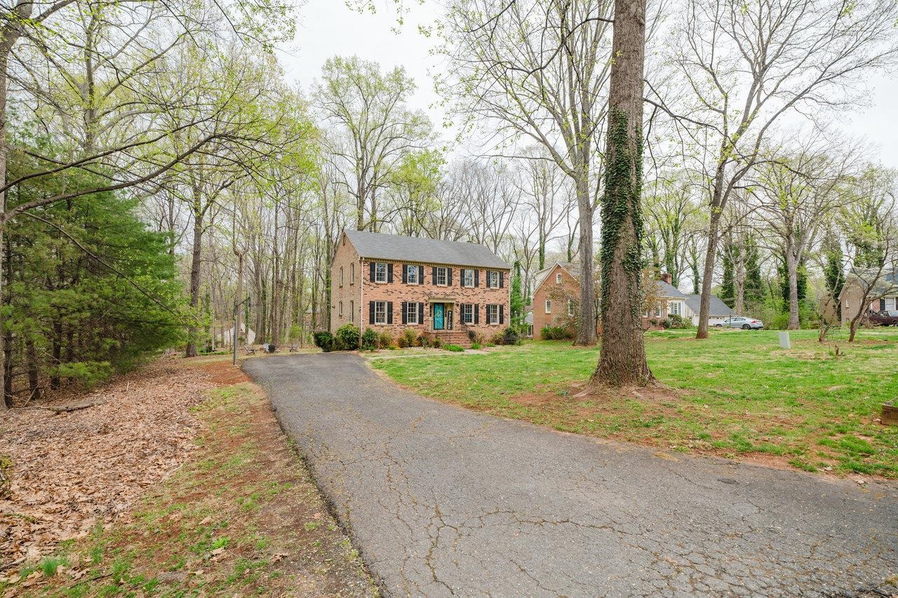 104 HUNTSHIRE PL