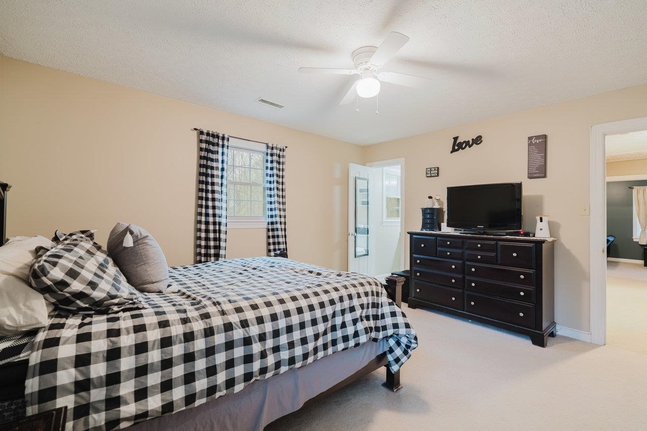 104 HUNTSHIRE PL