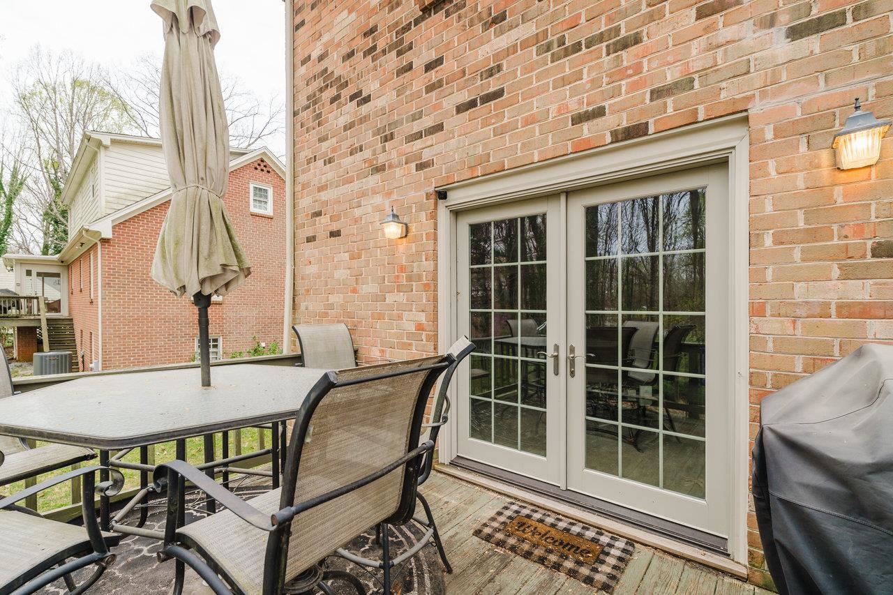 104 HUNTSHIRE PL