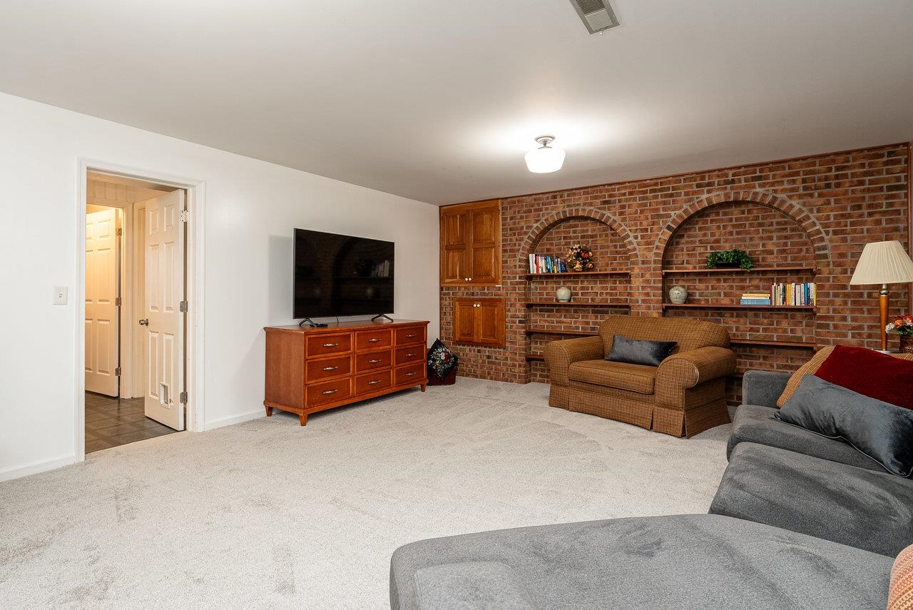 155 JESSAMINE PL