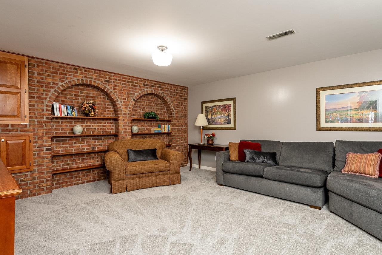 155 JESSAMINE PL