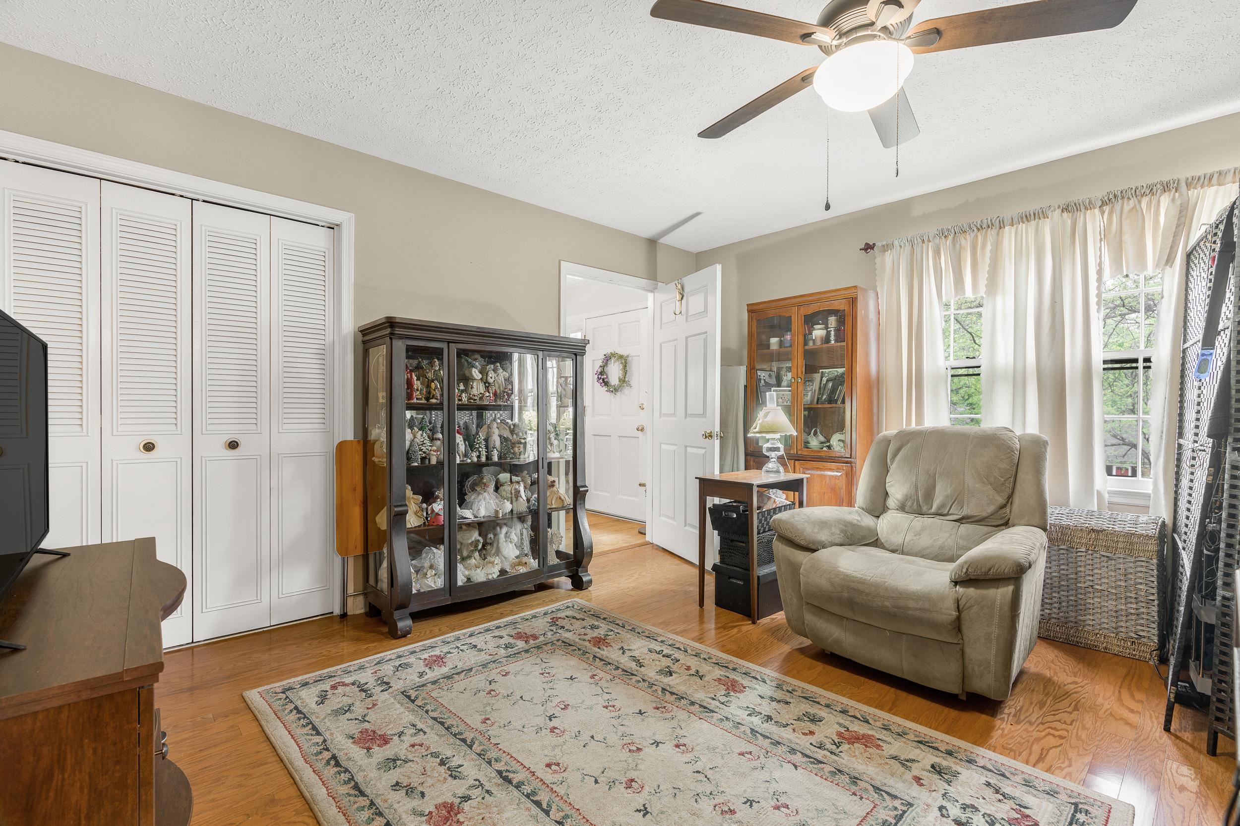 50 WOODLAND DR
