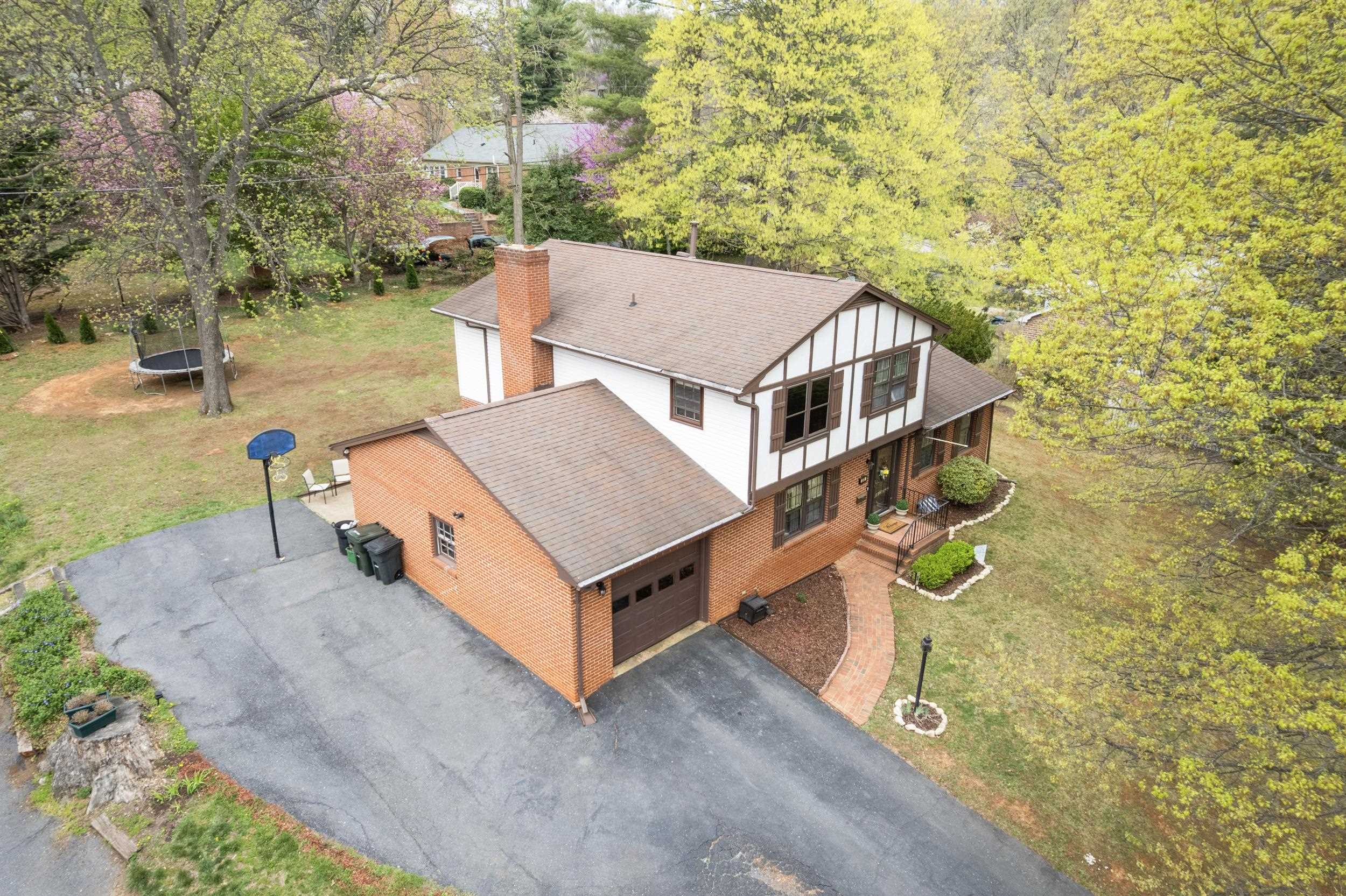 50 WOODLAND DR