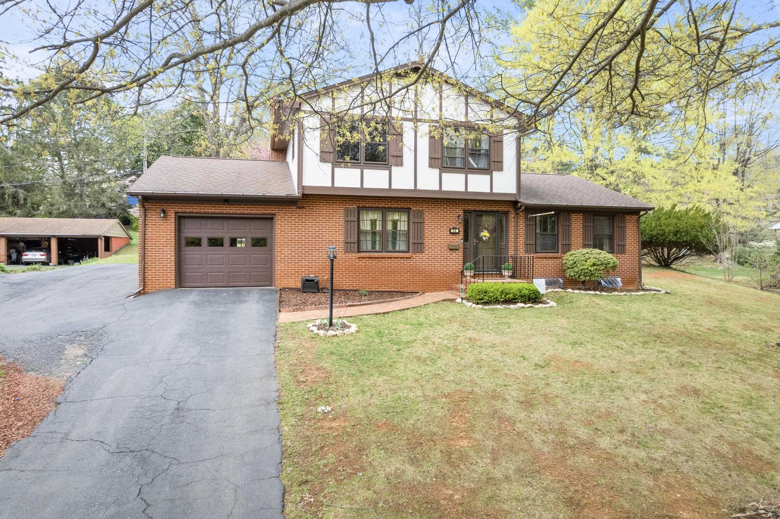 50 WOODLAND DR