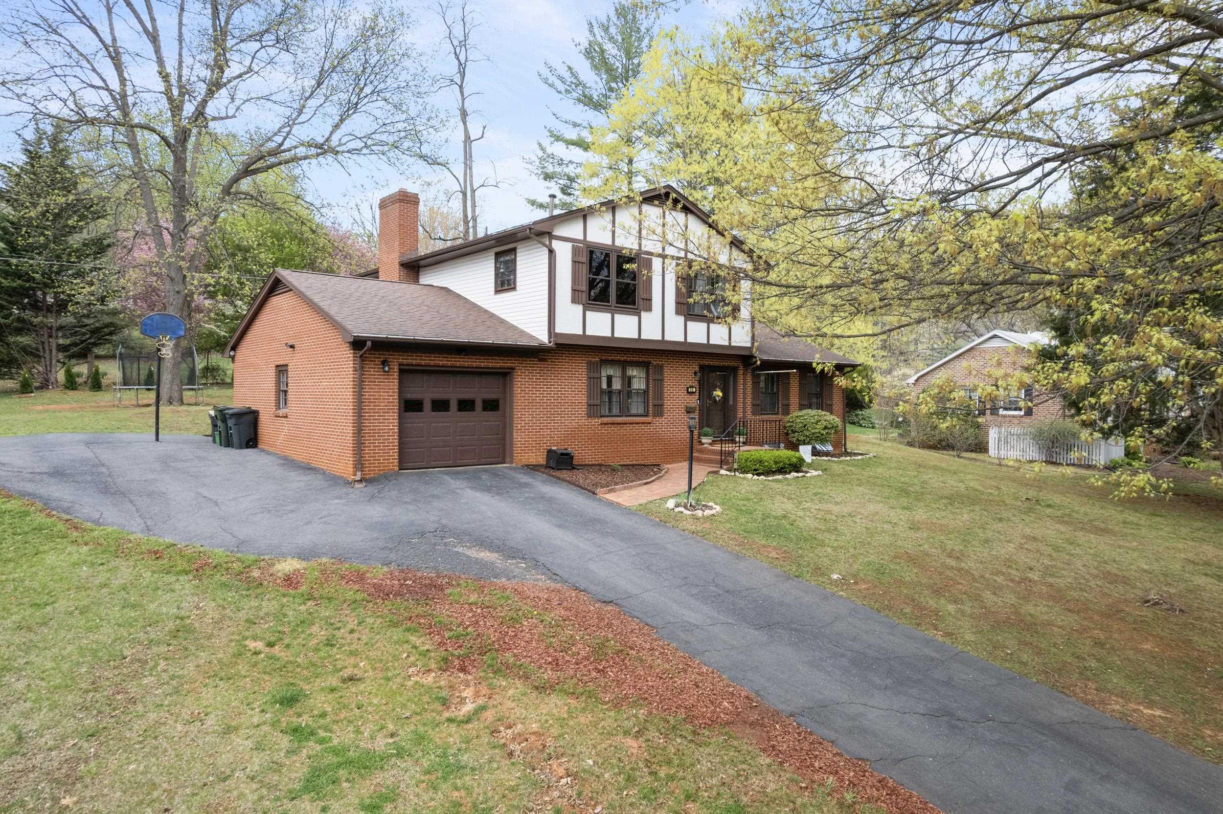 50 WOODLAND DR