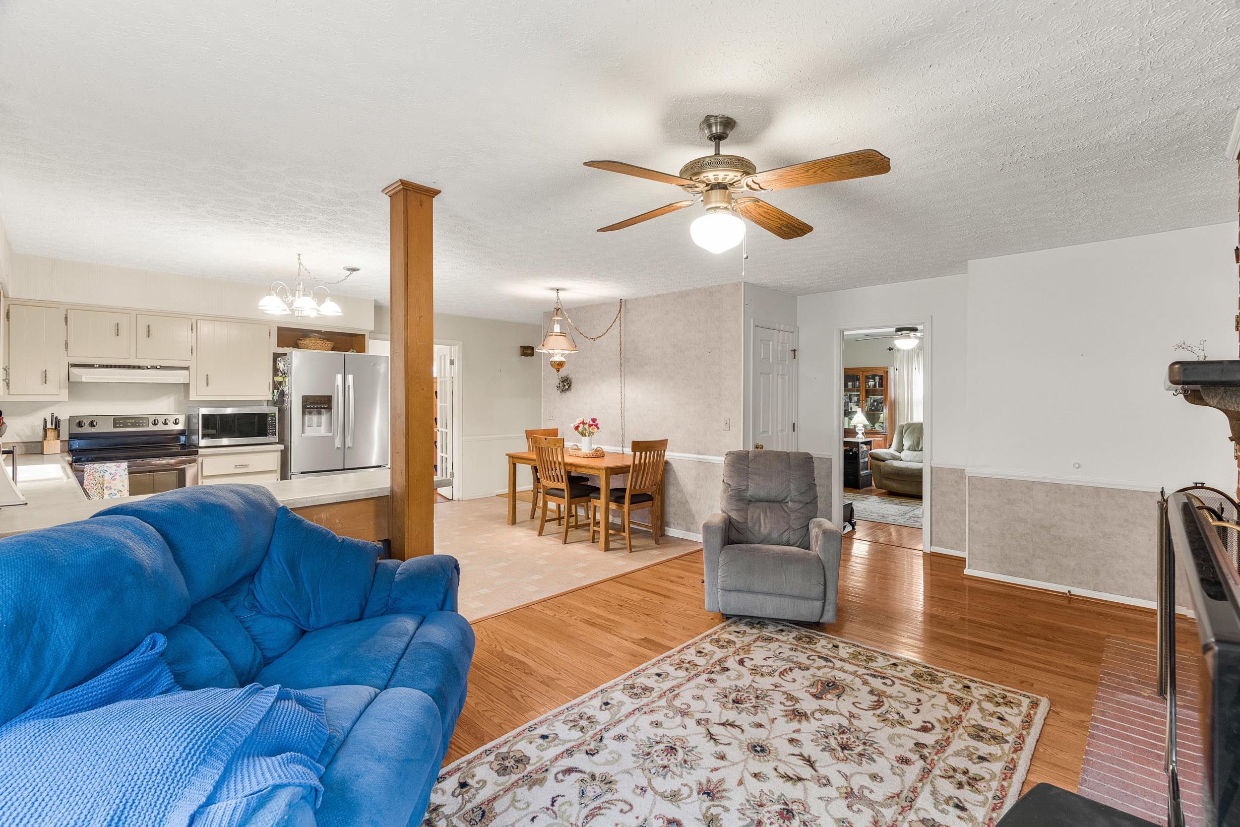 50 WOODLAND DR