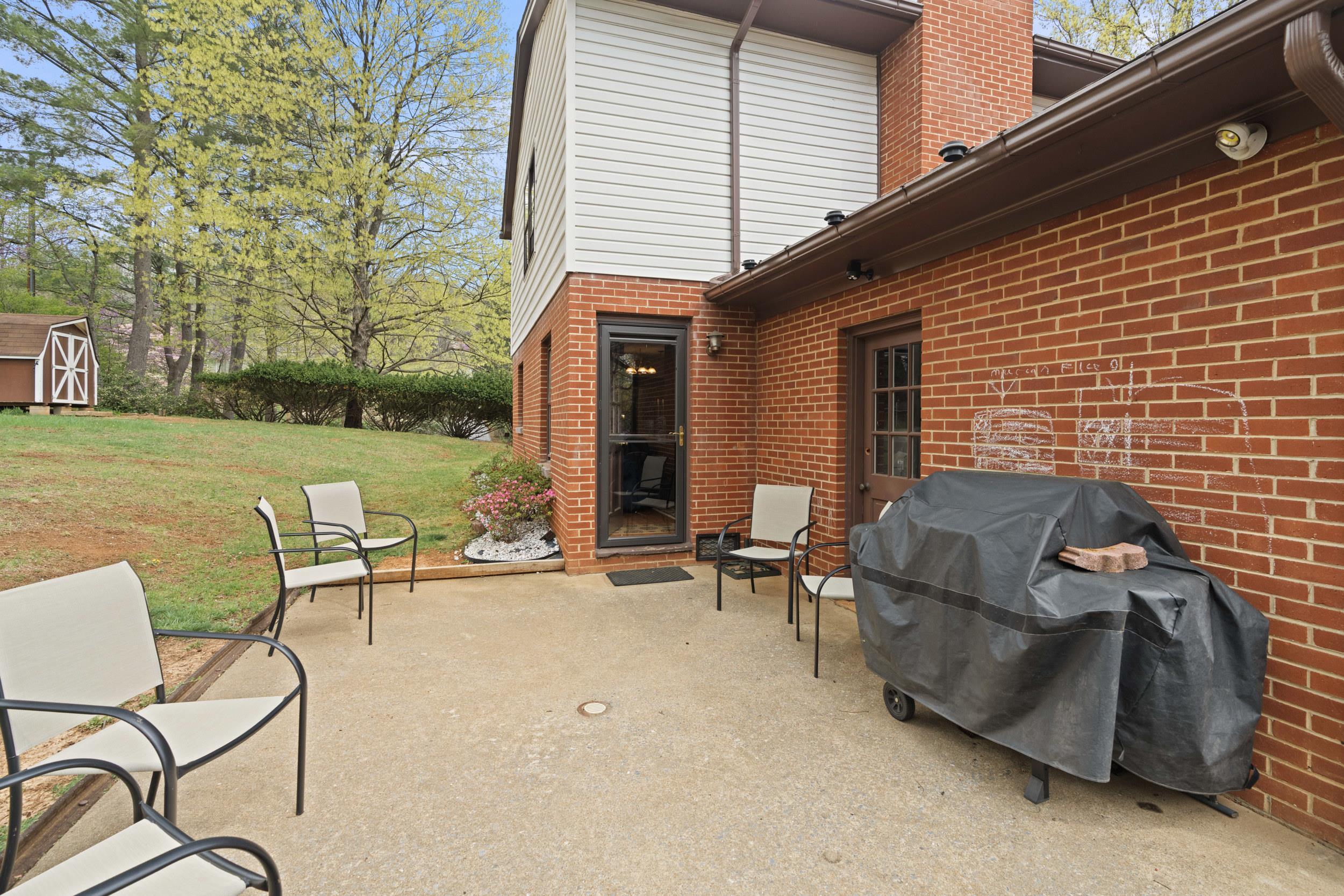 50 WOODLAND DR