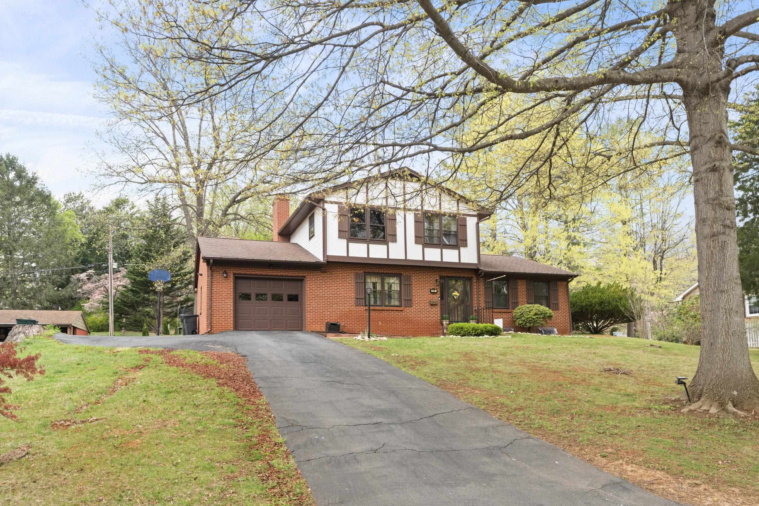 50 WOODLAND DR