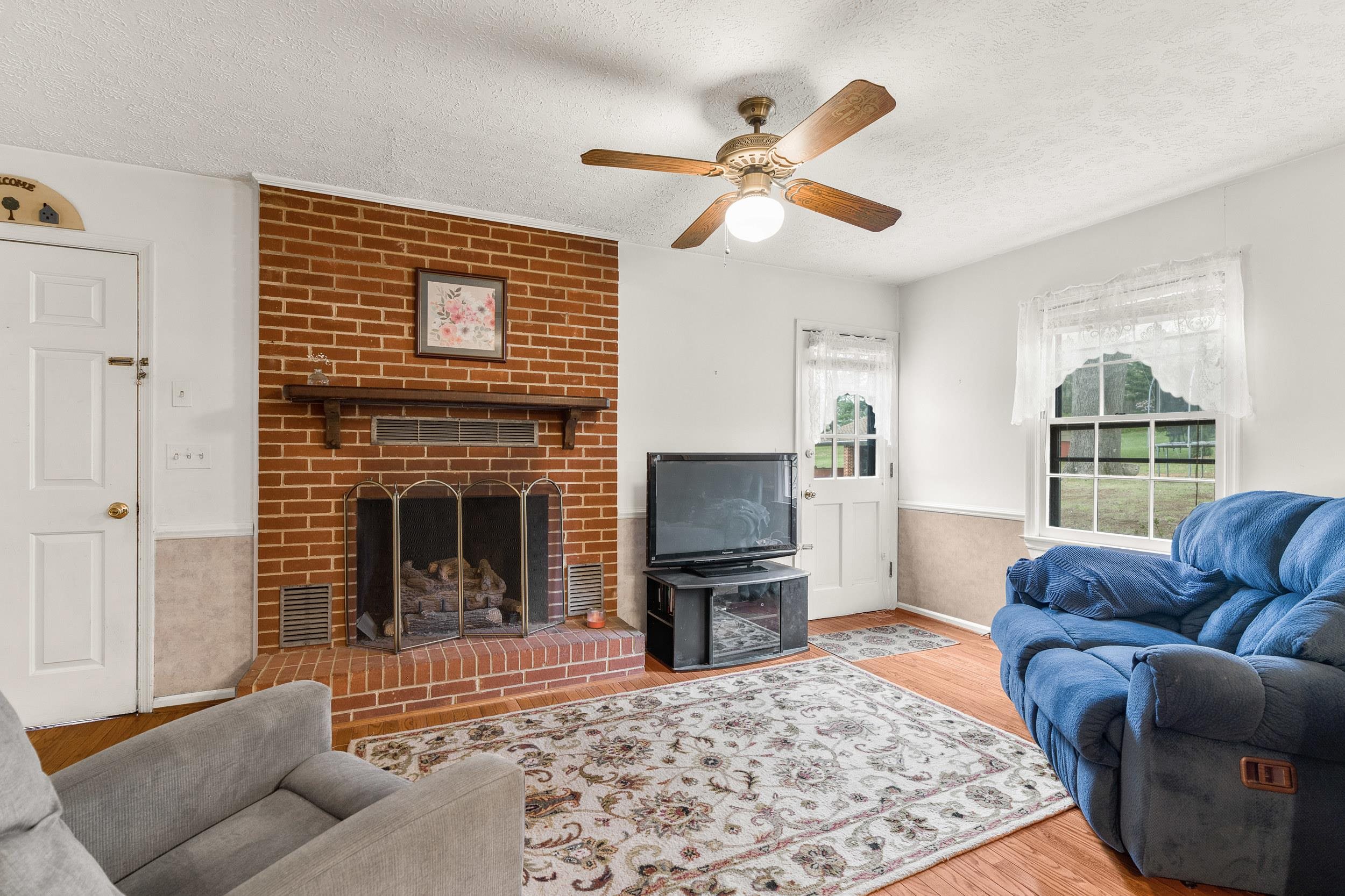50 WOODLAND DR