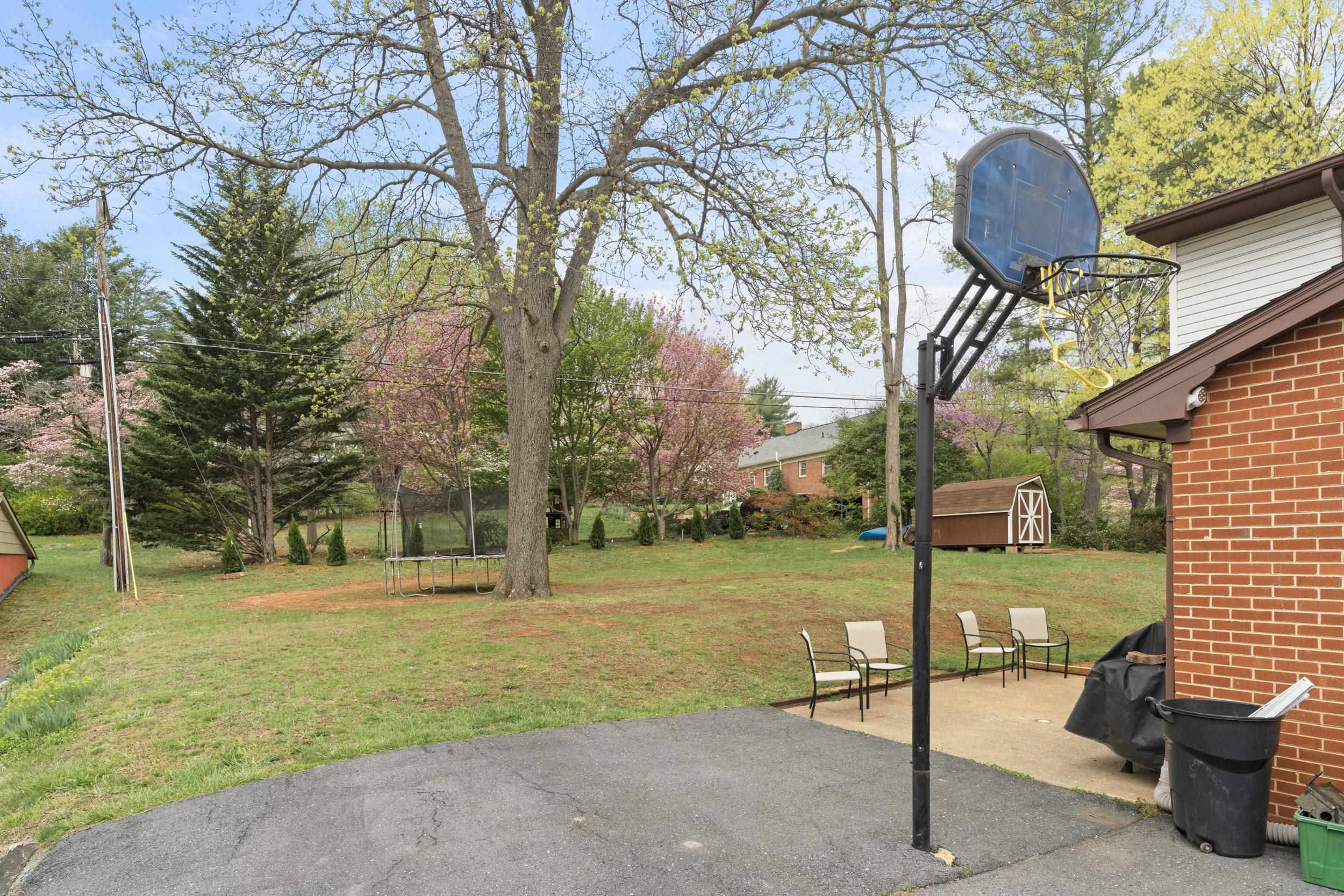 50 WOODLAND DR