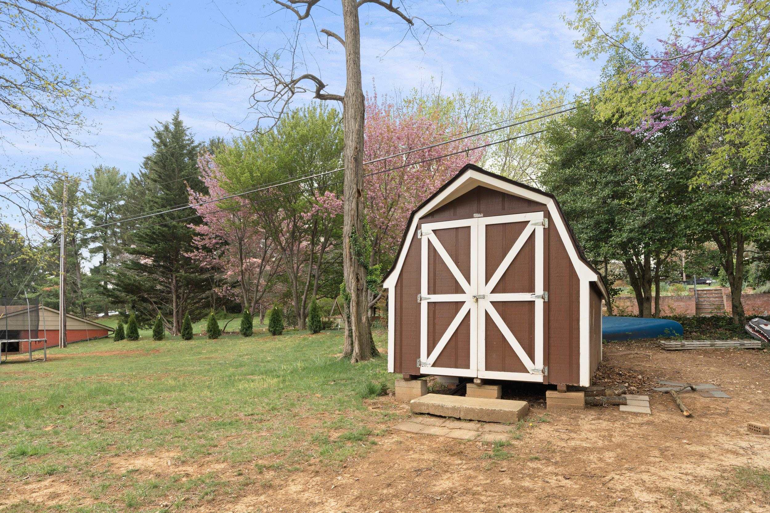 50 WOODLAND DR