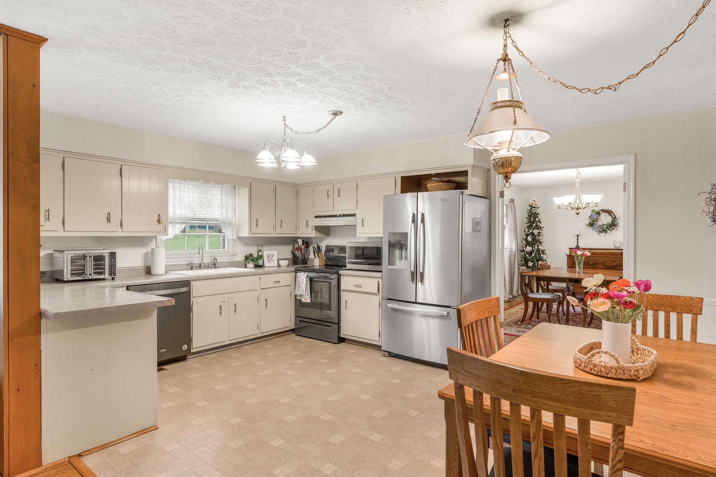 50 WOODLAND DR