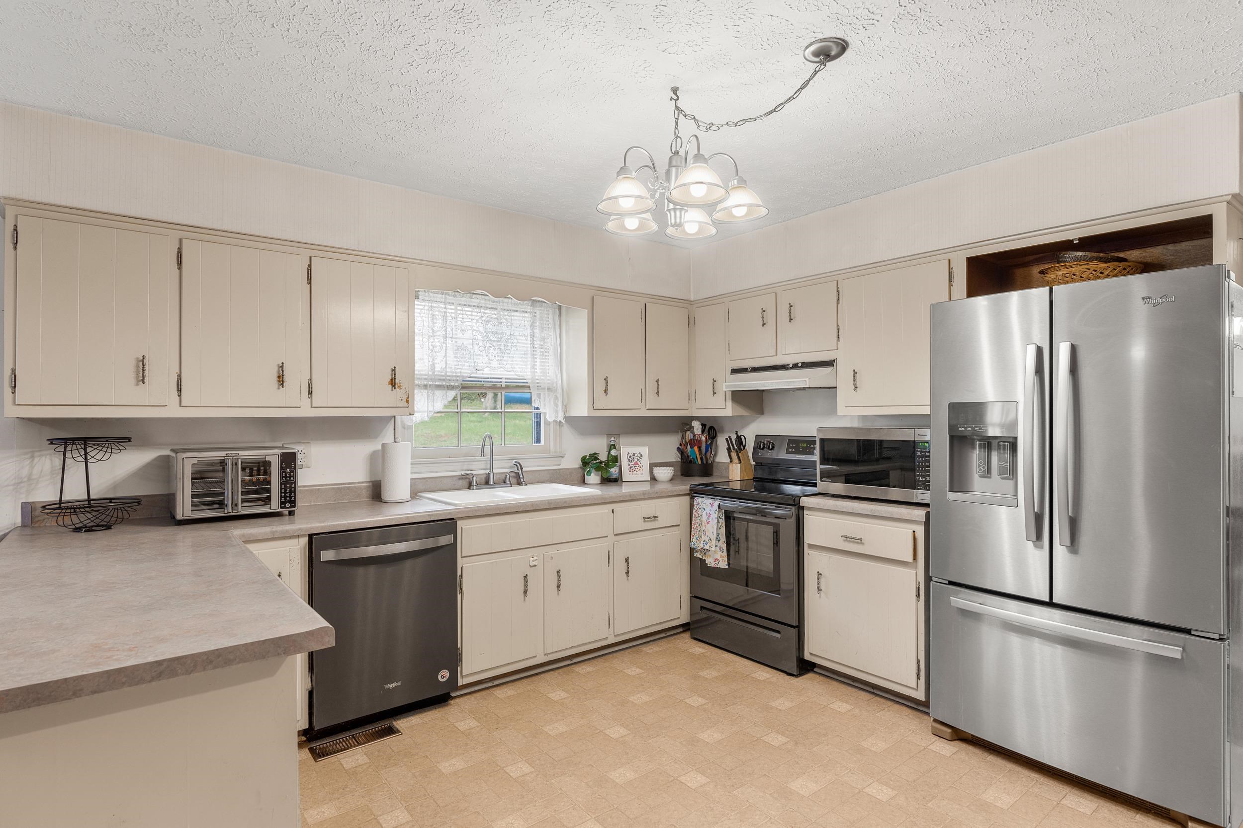 50 WOODLAND DR