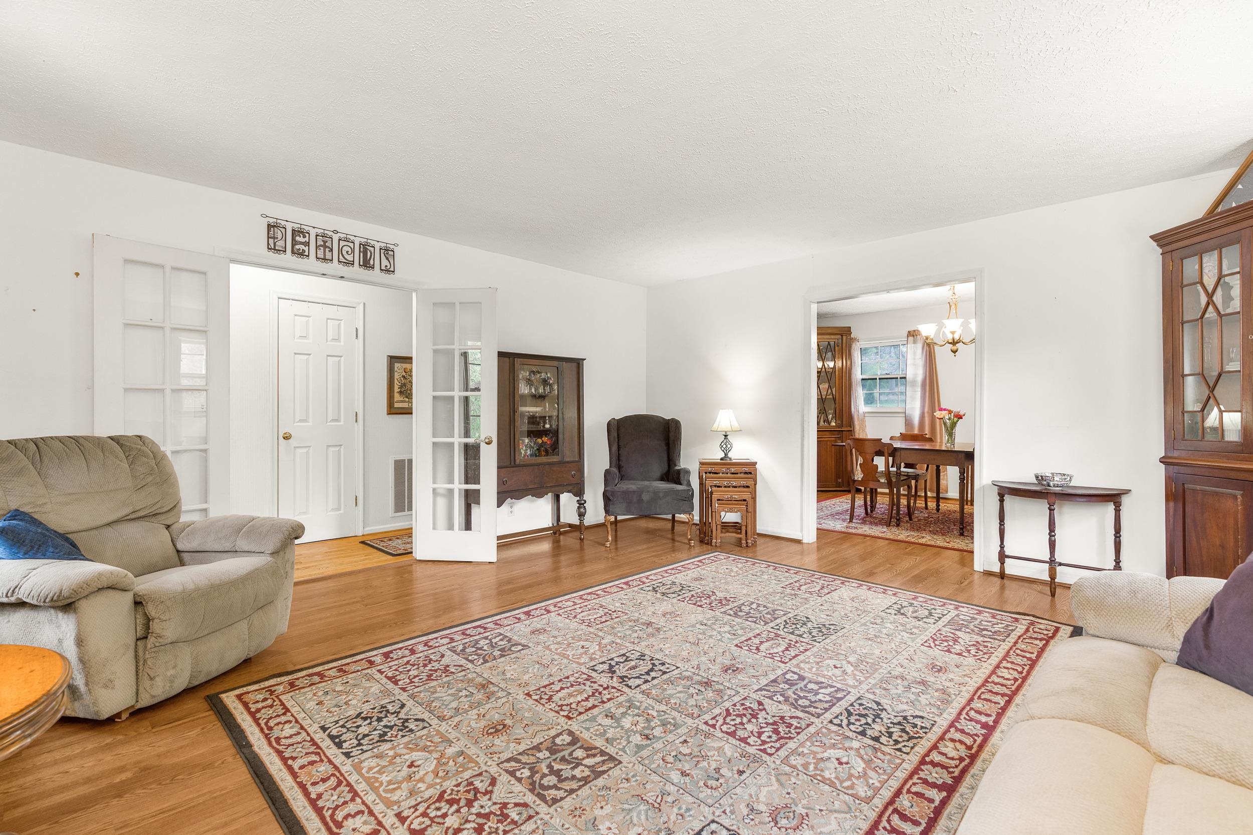 50 WOODLAND DR