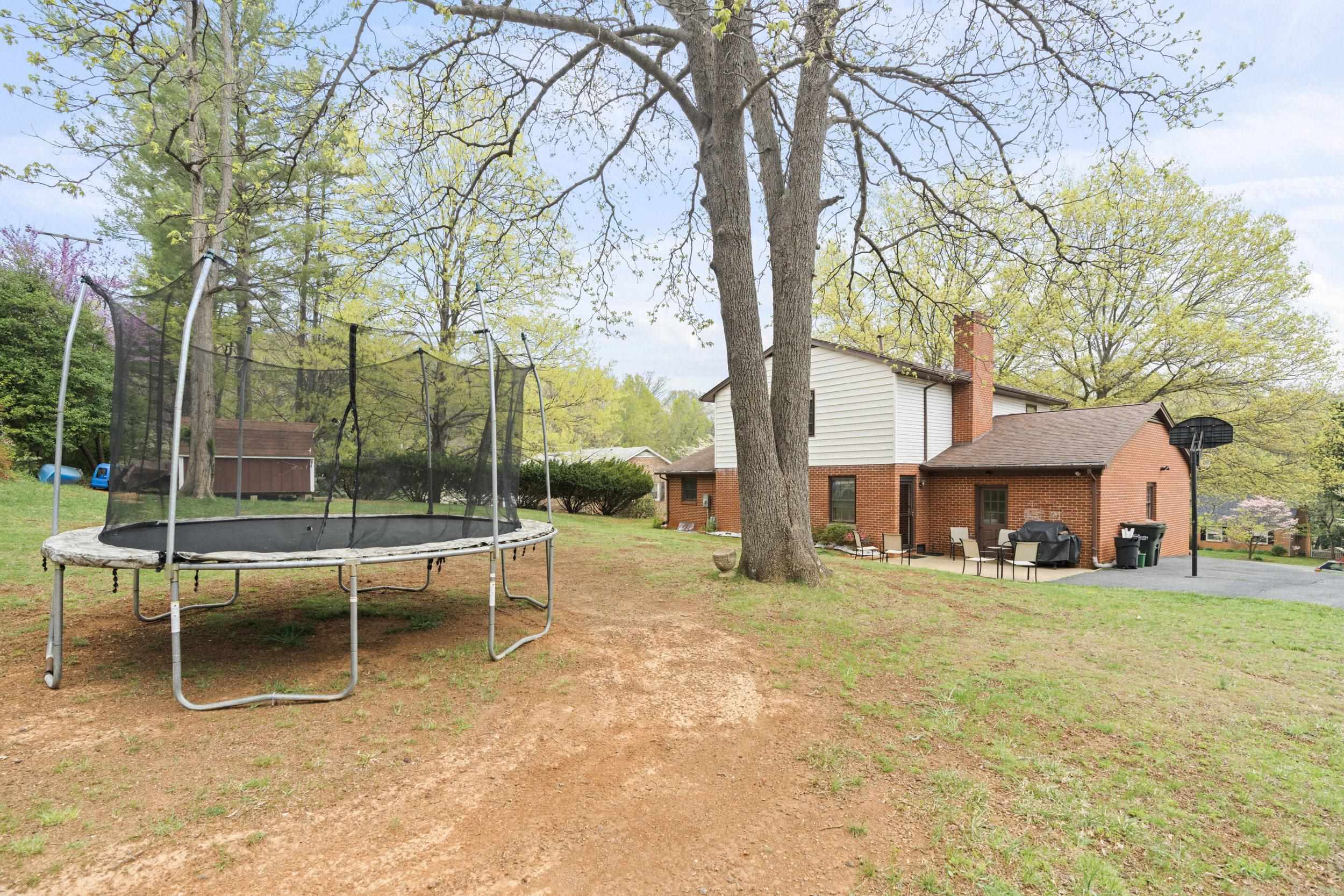 50 WOODLAND DR