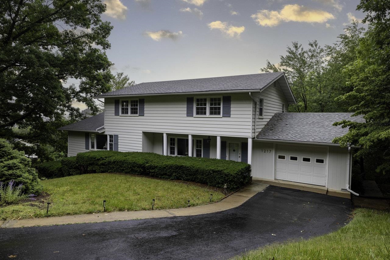 1217 WINDSOR RD