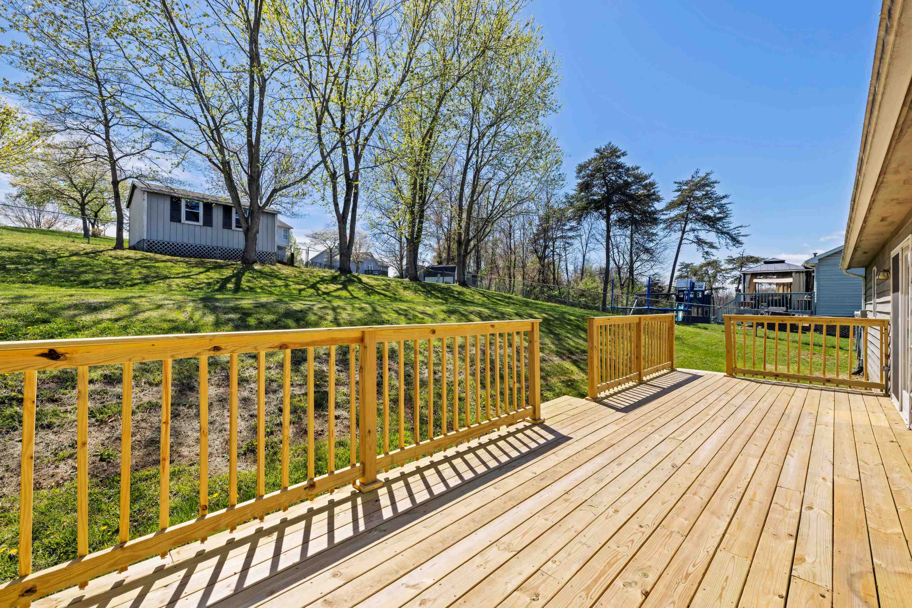 2 SINGING PINES LN