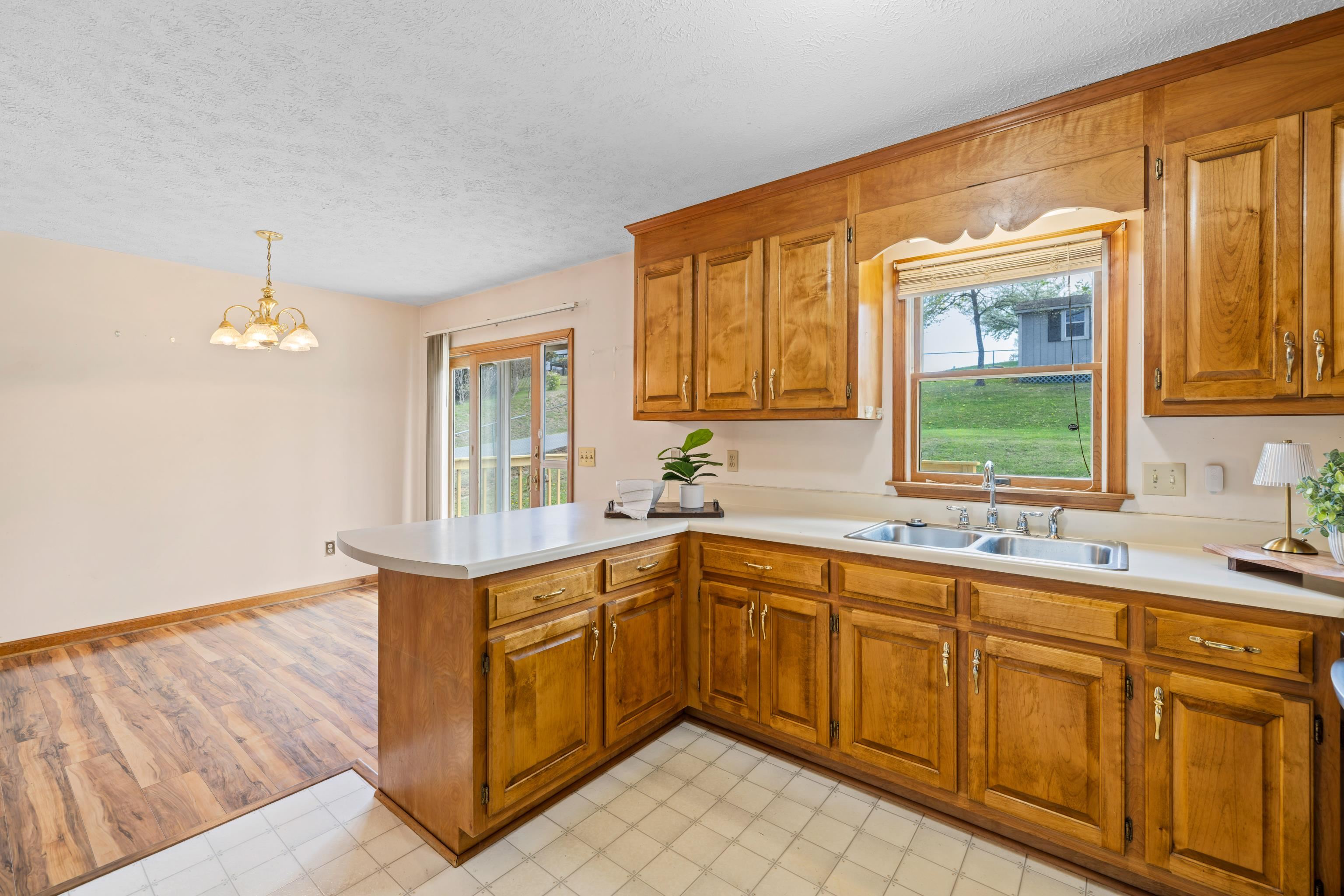 2 SINGING PINES LN
